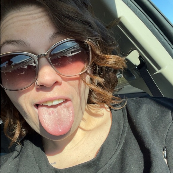 Meet your Posher, Rachel - Picture 1 of 1